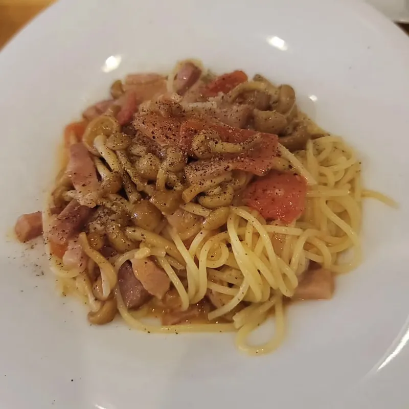 ベーコンとしめじのパスタ